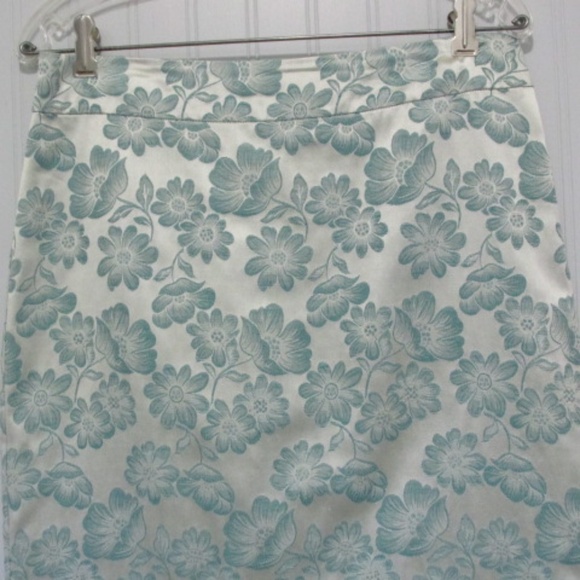 Banana Republic Silk Blend Pencil Skirt, Size 8 - Picture 2 of 8